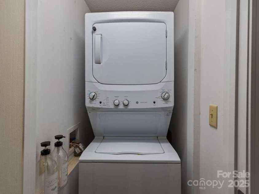 123 Chickadee Lane, Maggie Valley, NC 28751.  MLS# CAR4279318, YatesRealty ID 29494. 