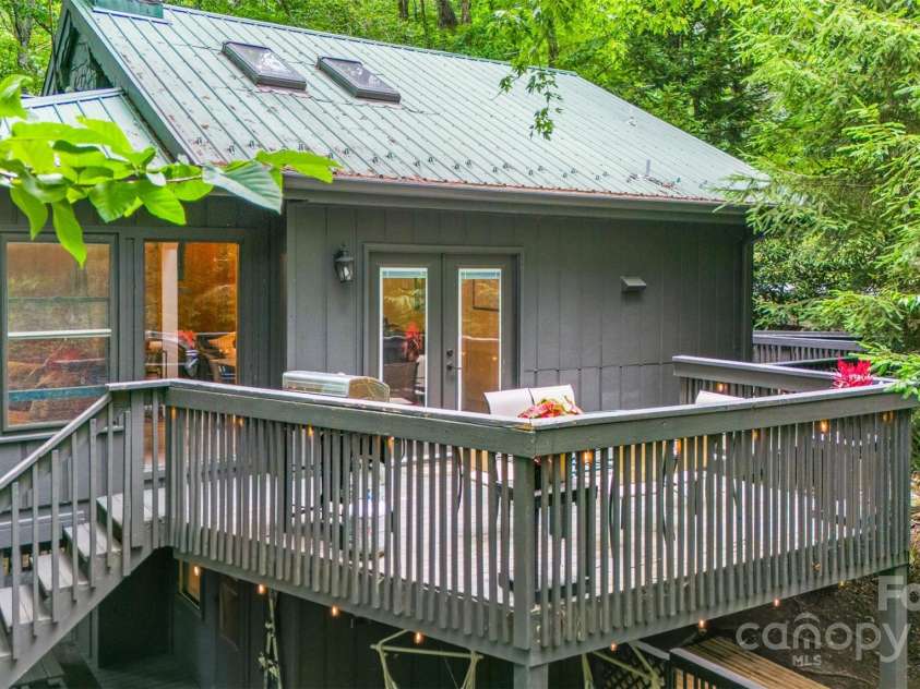 321 Charter Hills Road, Beech Mountain, NC 28604.  MLS# CAR4276469, YatesRealty ID 29495. Dining porch off kitchen and dining room