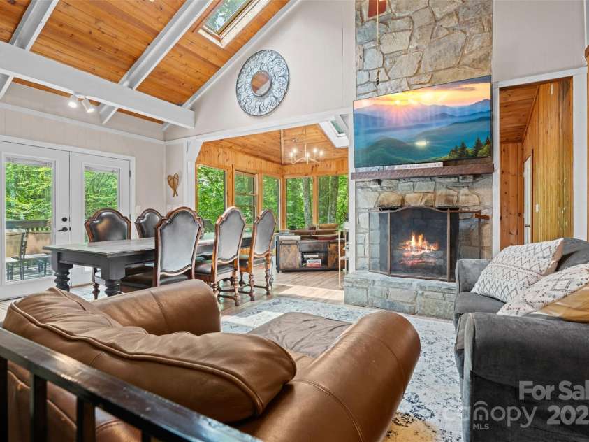 321 Charter Hills Road, Beech Mountain, NC 28604.  MLS# CAR4276469, YatesRealty ID 29495. Living room