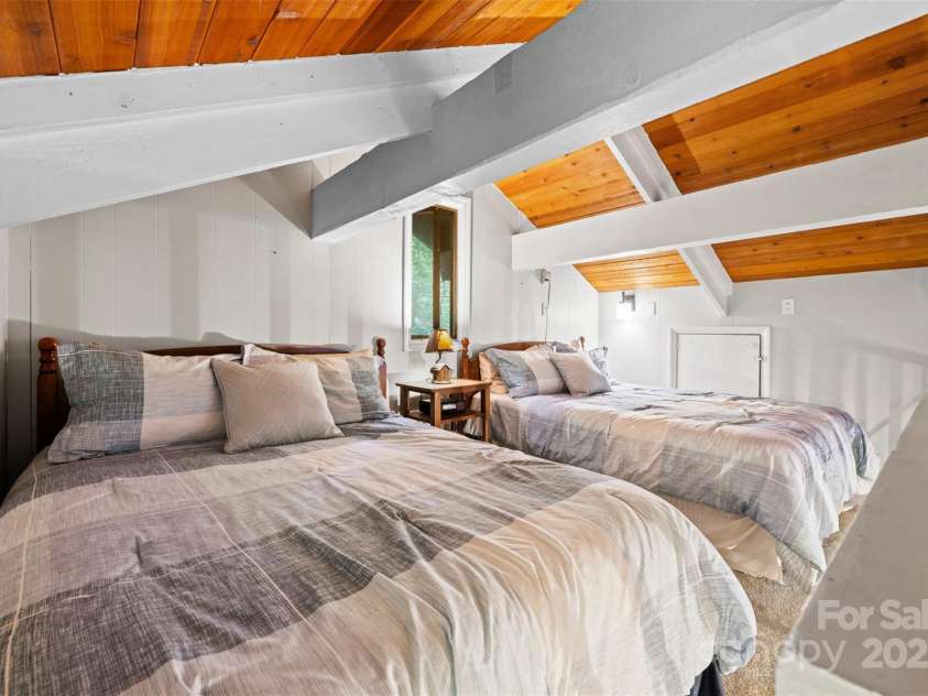 321 Charter Hills Road, Beech Mountain, NC 28604.  MLS# CAR4276469, YatesRealty ID 29495. Loft