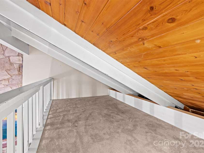 321 Charter Hills Road, Beech Mountain, NC 28604.  MLS# CAR4276469, YatesRealty ID 29495. Loft