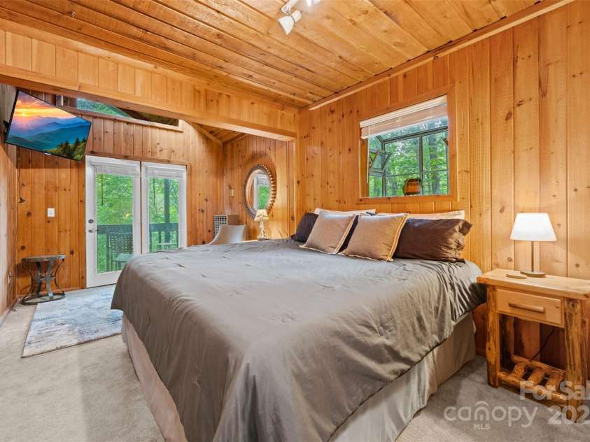 321 Charter Hills Road, Beech Mountain, NC 28604.  MLS# CAR4276469, YatesRealty ID 29495. Primary bedroom main level