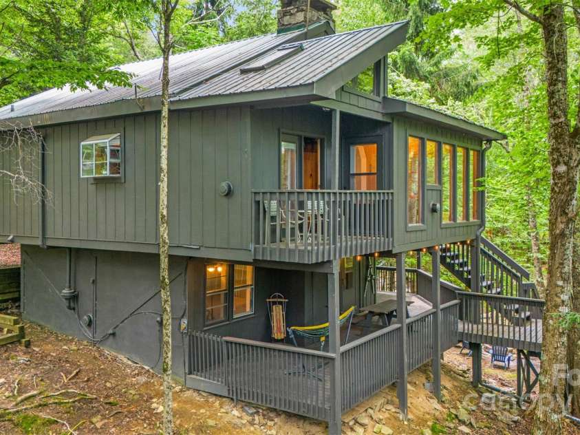 321 Charter Hills Road, Beech Mountain, NC 28604.  MLS# CAR4276469, YatesRealty ID 29495. Side of home