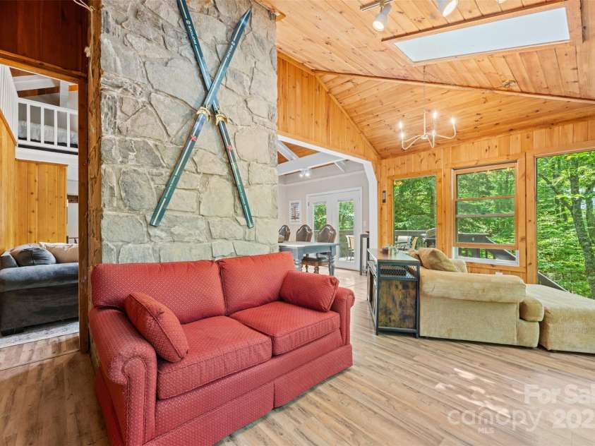 321 Charter Hills Road, Beech Mountain, NC 28604.  MLS# CAR4276469, YatesRealty ID 29495. Sunroom