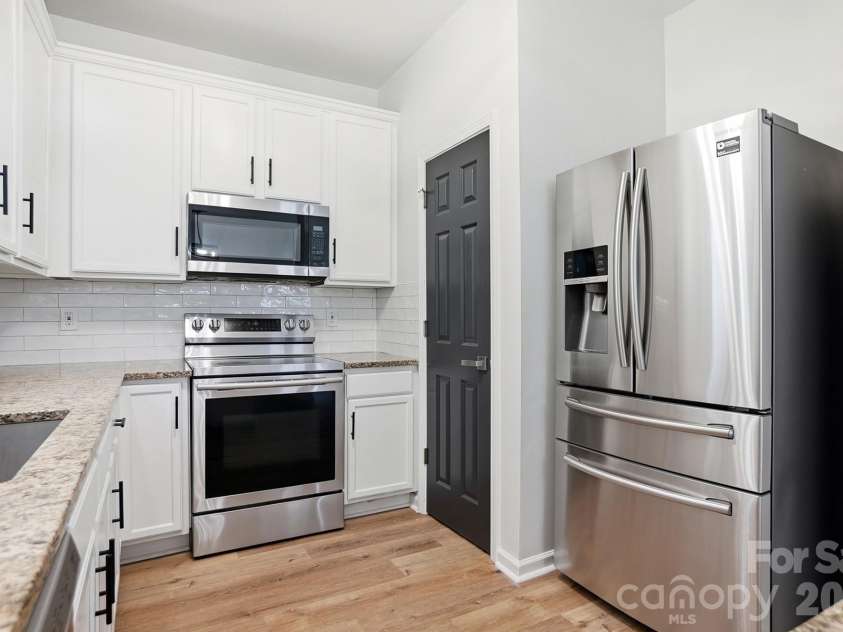3625 Bullard Street, Charlotte, NC 28208.  MLS# CAR4387387, YatesRealty ID 29495. Kitchen