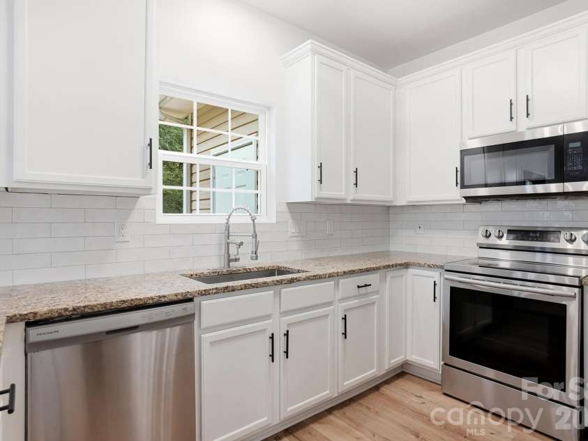 3625 Bullard Street, Charlotte, NC 28208.  MLS# CAR4387387, YatesRealty ID 29495. Kitchen