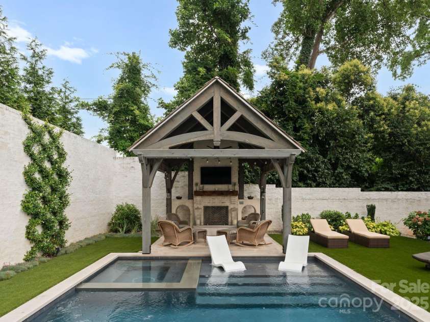 2837 Kenwood Sharon Lane, Charlotte, NC 28211.  MLS# CAR4272690, YatesRealty ID 29496. Covered Veranda