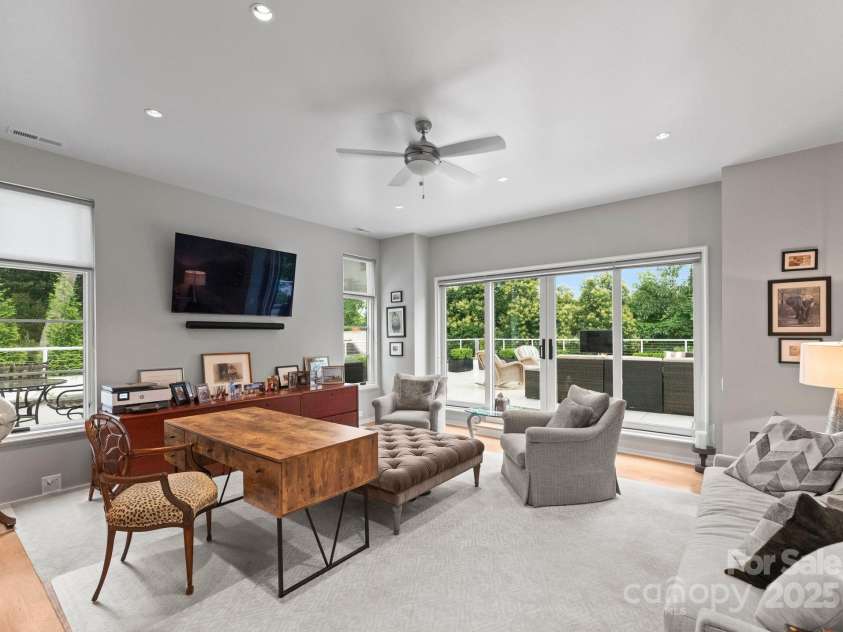 2837 Kenwood Sharon Lane, Charlotte, NC 28211.  MLS# CAR4272690, YatesRealty ID 29496. Family Room