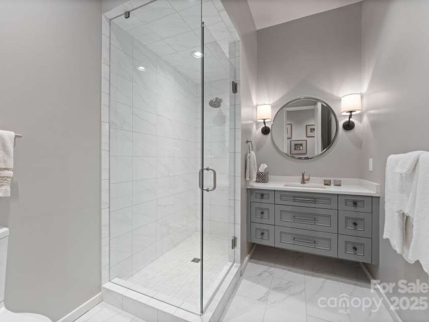 2837 Kenwood Sharon Lane, Charlotte, NC 28211.  MLS# CAR4272690, YatesRealty ID 29496. Full Bath 2