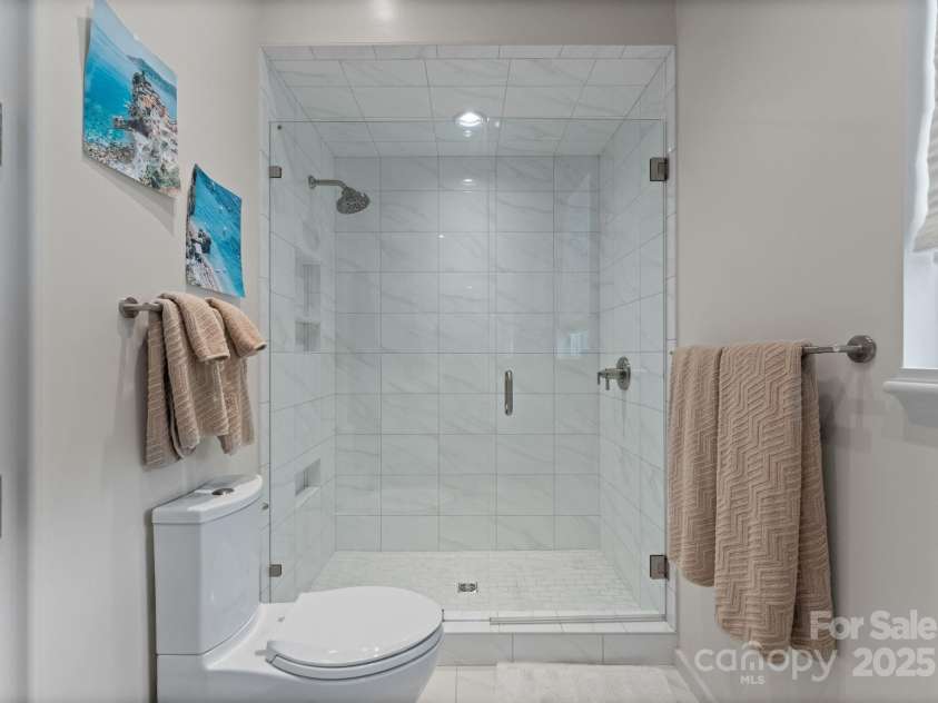 2837 Kenwood Sharon Lane, Charlotte, NC 28211.  MLS# CAR4272690, YatesRealty ID 29496. Full Bath 4