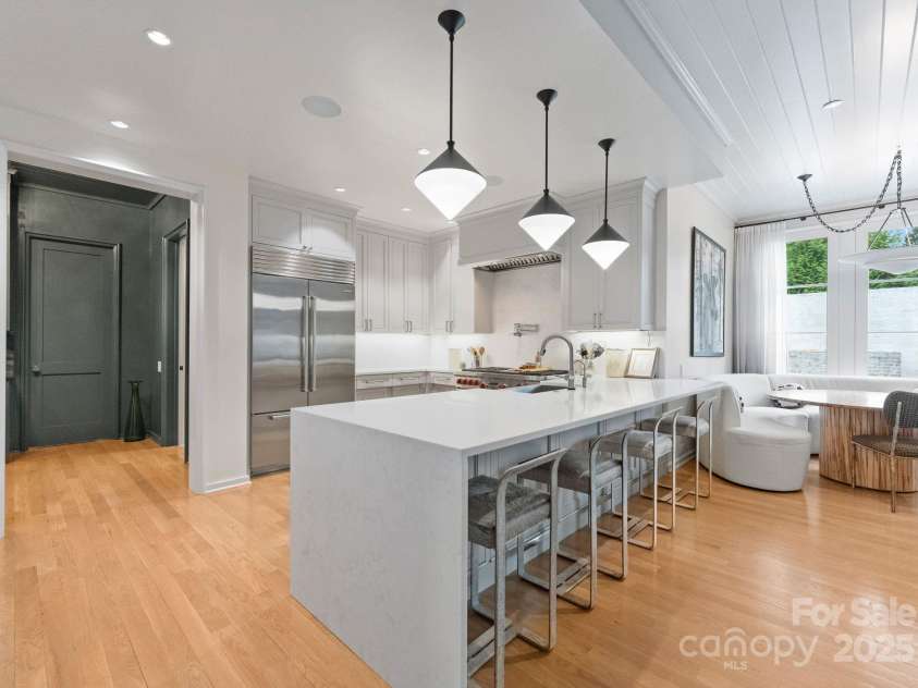 2837 Kenwood Sharon Lane, Charlotte, NC 28211.  MLS# CAR4272690, YatesRealty ID 29496. Kitchen