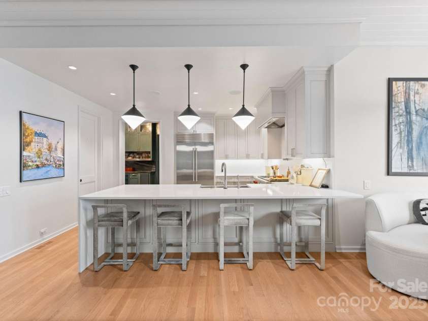 2837 Kenwood Sharon Lane, Charlotte, NC 28211.  MLS# CAR4272690, YatesRealty ID 29496. Kitchen