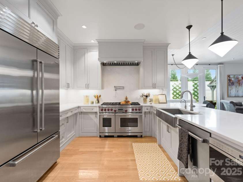 2837 Kenwood Sharon Lane, Charlotte, NC 28211.  MLS# CAR4272690, YatesRealty ID 29496. Kitchen