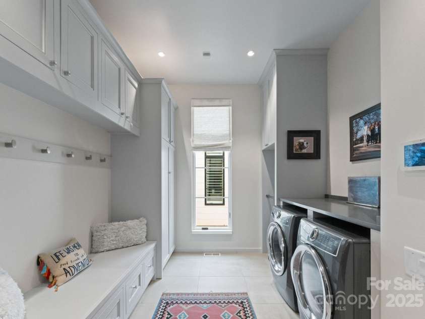 2837 Kenwood Sharon Lane, Charlotte, NC 28211.  MLS# CAR4272690, YatesRealty ID 29496. Laundry Room