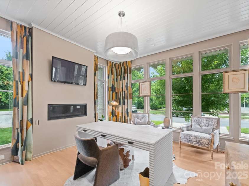 2837 Kenwood Sharon Lane, Charlotte, NC 28211.  MLS# CAR4272690, YatesRealty ID 29496. Office