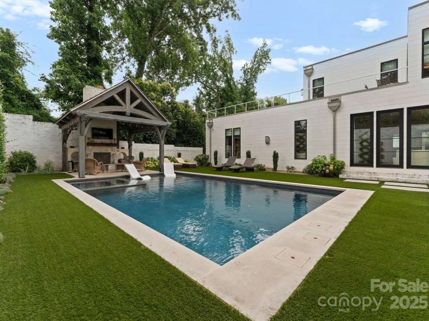 2837 Kenwood Sharon Lane, Charlotte, NC 28211.  MLS# CAR4272690, YatesRealty ID 29496. Pool