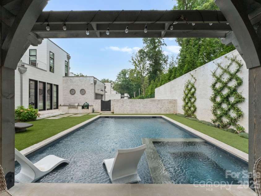 2837 Kenwood Sharon Lane, Charlotte, NC 28211.  MLS# CAR4272690, YatesRealty ID 29496. Pool