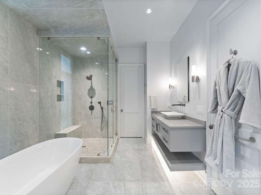 2837 Kenwood Sharon Lane, Charlotte, NC 28211.  MLS# CAR4272690, YatesRealty ID 29496. Primary Bathroom