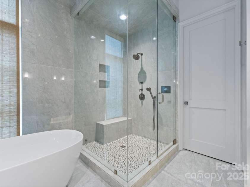 2837 Kenwood Sharon Lane, Charlotte, NC 28211.  MLS# CAR4272690, YatesRealty ID 29496. Primary Bathroom