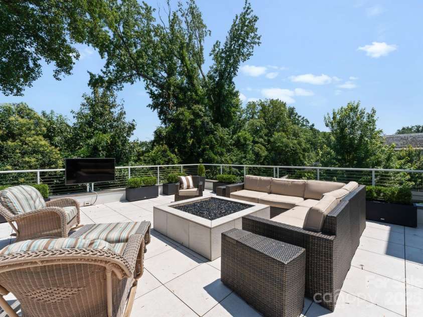 2837 Kenwood Sharon Lane, Charlotte, NC 28211.  MLS# CAR4272690, YatesRealty ID 29496. Rooftop Terrace