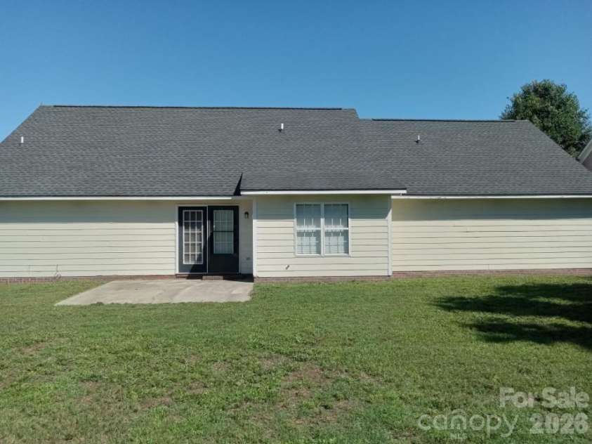 5529 WALKING Trail, Hope Mills, NC 28348.  MLS# CAR4389888, YatesRealty ID 29497. 