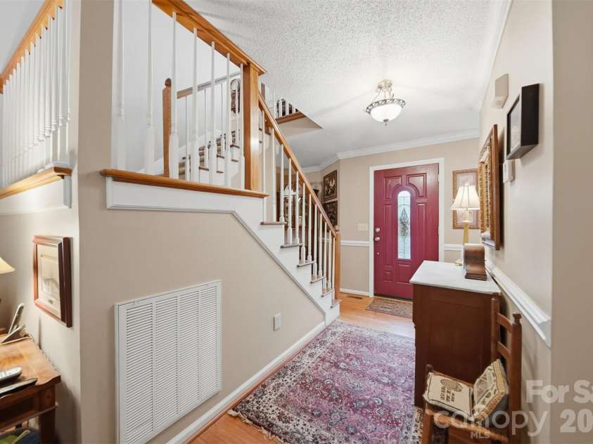 5666 Gold Creek Bay Drive, Hickory, NC 28601.  MLS# CAR4392096, YatesRealty ID 29498. 