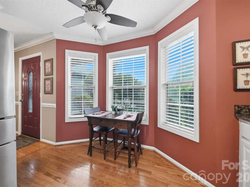5666 Gold Creek Bay Drive, Hickory, NC 28601.  MLS# CAR4392096, YatesRealty ID 29498. 