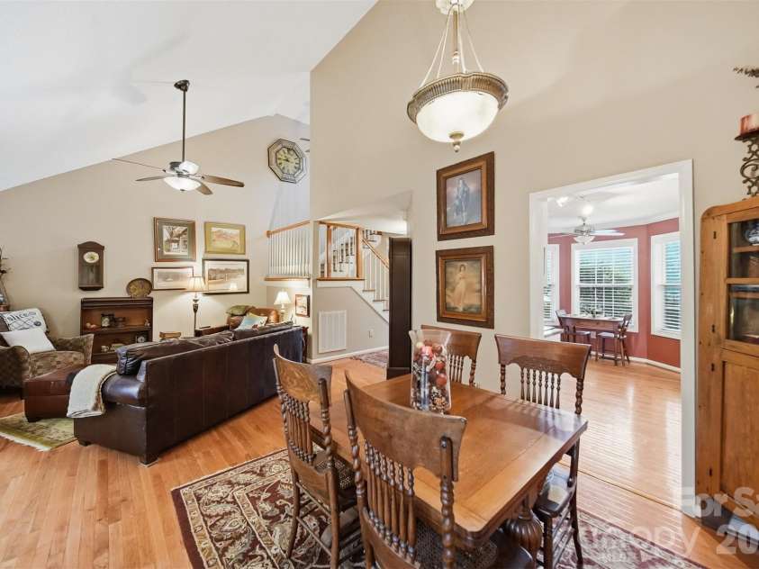 5666 Gold Creek Bay Drive, Hickory, NC 28601.  MLS# CAR4392096, YatesRealty ID 29498. 
