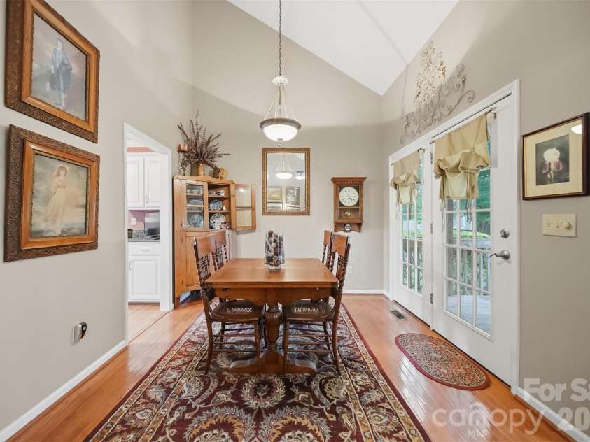 5666 Gold Creek Bay Drive, Hickory, NC 28601.  MLS# CAR4392096, YatesRealty ID 29498. 