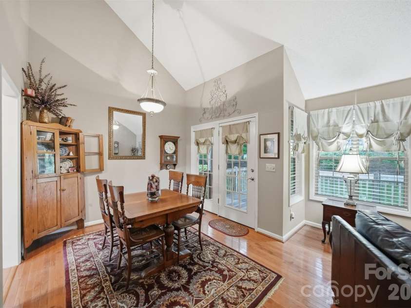 5666 Gold Creek Bay Drive, Hickory, NC 28601.  MLS# CAR4392096, YatesRealty ID 29498. 