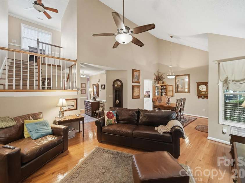 5666 Gold Creek Bay Drive, Hickory, NC 28601.  MLS# CAR4392096, YatesRealty ID 29498. 