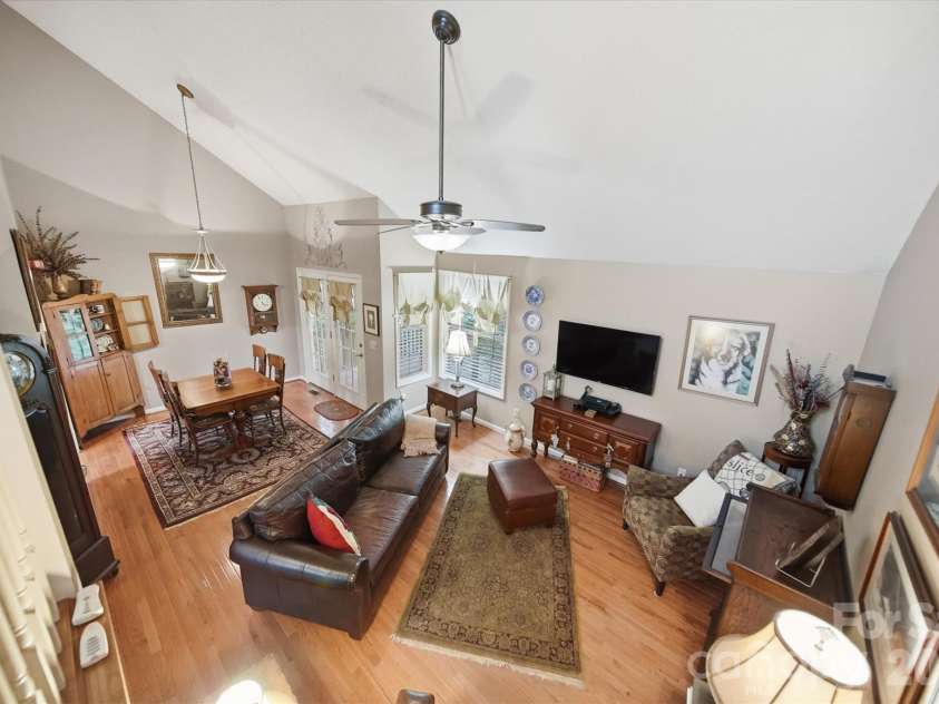 5666 Gold Creek Bay Drive, Hickory, NC 28601.  MLS# CAR4392096, YatesRealty ID 29498. 