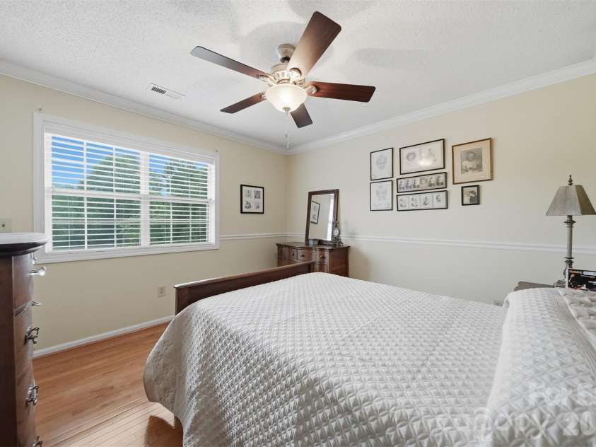 5666 Gold Creek Bay Drive, Hickory, NC 28601.  MLS# CAR4392096, YatesRealty ID 29498. 