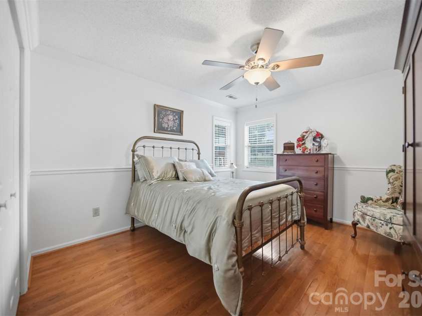5666 Gold Creek Bay Drive, Hickory, NC 28601.  MLS# CAR4392096, YatesRealty ID 29498. 