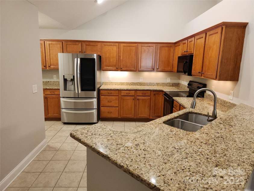 1 Mountain Meadow Circle, Weaverville, NC 28787.  MLS# CAR4281134, YatesRealty ID 29499. Granite Counters