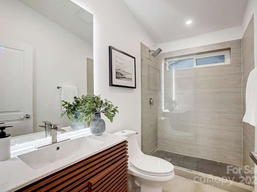 1410 Deborah Circle, Shelby, NC 28150.  MLS# CAR4207250, YatesRealty ID 295. 2nd Bathroom