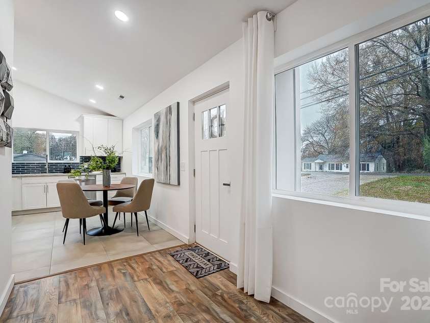 1410 Deborah Circle, Shelby, NC 28150.  MLS# CAR4207250, YatesRealty ID 295. Front Entryway