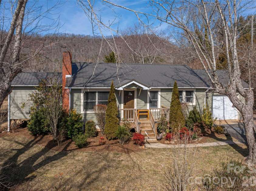 110 Dillingham Circle, Asheville, NC 28805.  MLS# CAR4345645, YatesRealty ID 2950. 