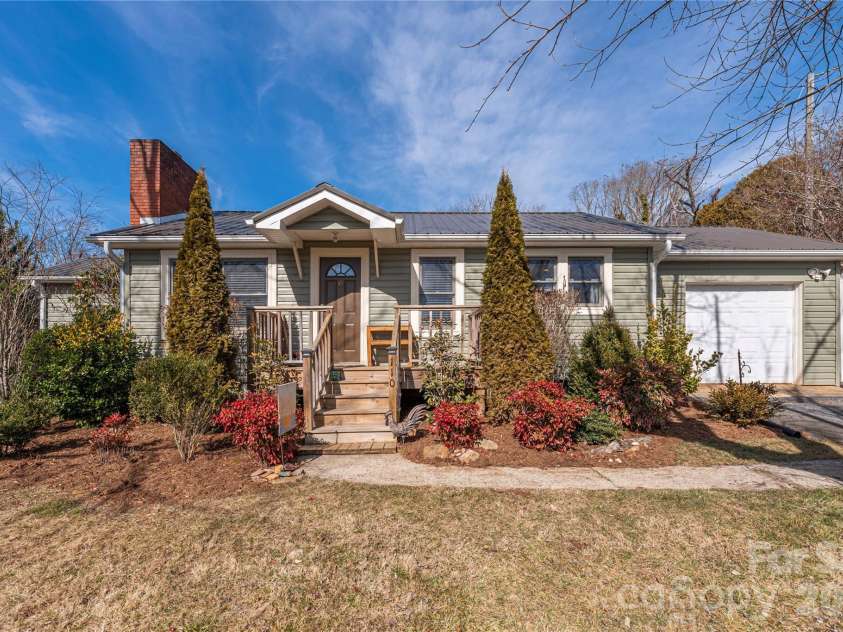 110 Dillingham Circle, Asheville, NC 28805.  MLS# CAR4345645, YatesRealty ID 2950. 