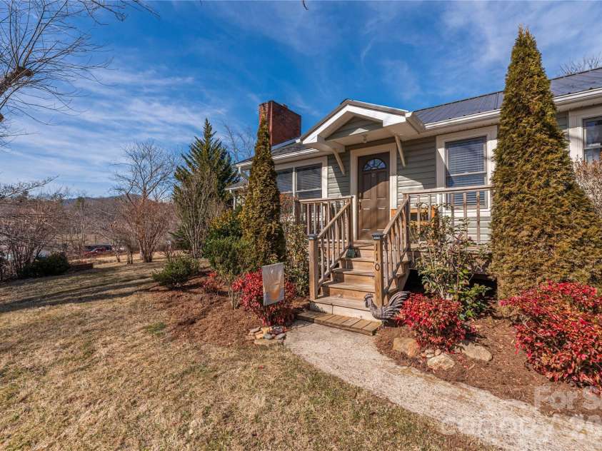 110 Dillingham Circle, Asheville, NC 28805.  MLS# CAR4345645, YatesRealty ID 2950. 