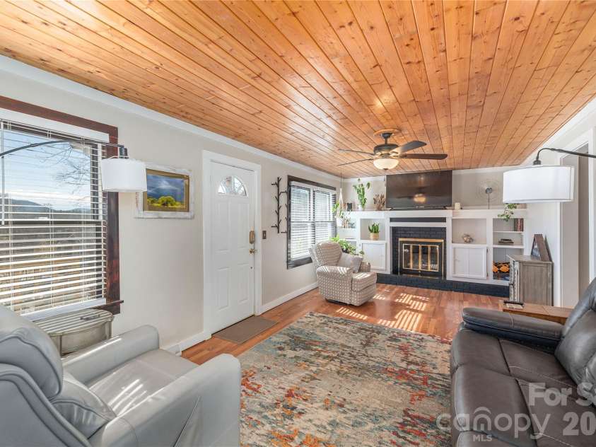 110 Dillingham Circle, Asheville, NC 28805.  MLS# CAR4345645, YatesRealty ID 2950. 