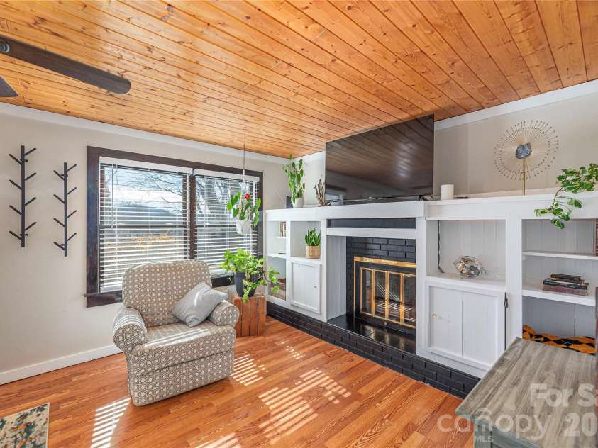 110 Dillingham Circle, Asheville, NC 28805.  MLS# CAR4345645, YatesRealty ID 2950. 