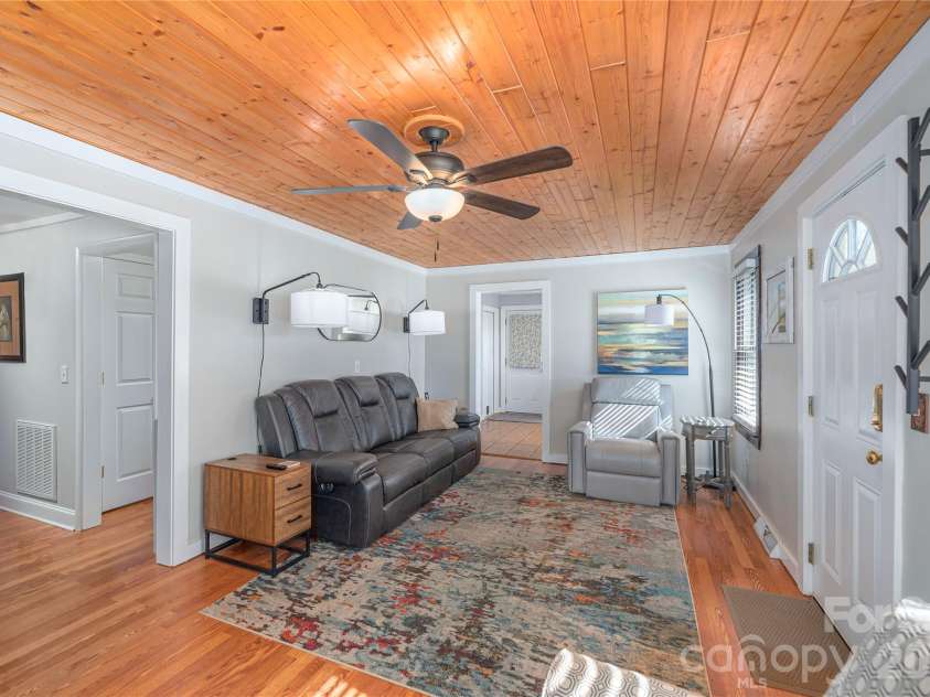 110 Dillingham Circle, Asheville, NC 28805.  MLS# CAR4345645, YatesRealty ID 2950. 