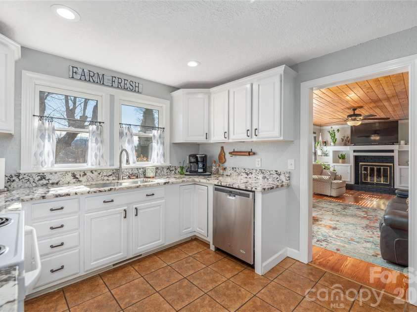 110 Dillingham Circle, Asheville, NC 28805.  MLS# CAR4345645, YatesRealty ID 2950. 