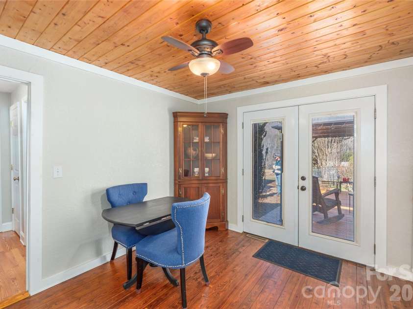 110 Dillingham Circle, Asheville, NC 28805.  MLS# CAR4345645, YatesRealty ID 2950. 