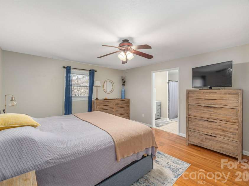 110 Dillingham Circle, Asheville, NC 28805.  MLS# CAR4345645, YatesRealty ID 2950. 