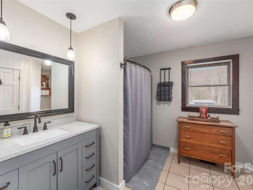 110 Dillingham Circle, Asheville, NC 28805.  MLS# CAR4345645, YatesRealty ID 2950. 