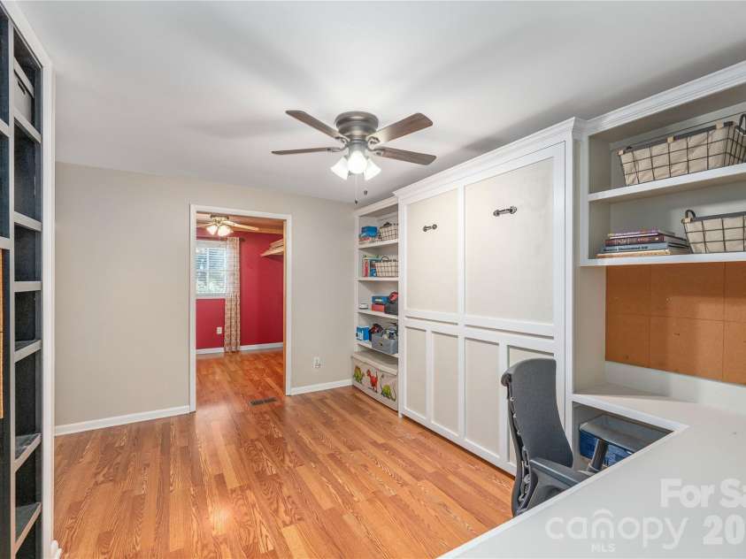 110 Dillingham Circle, Asheville, NC 28805.  MLS# CAR4345645, YatesRealty ID 2950. 