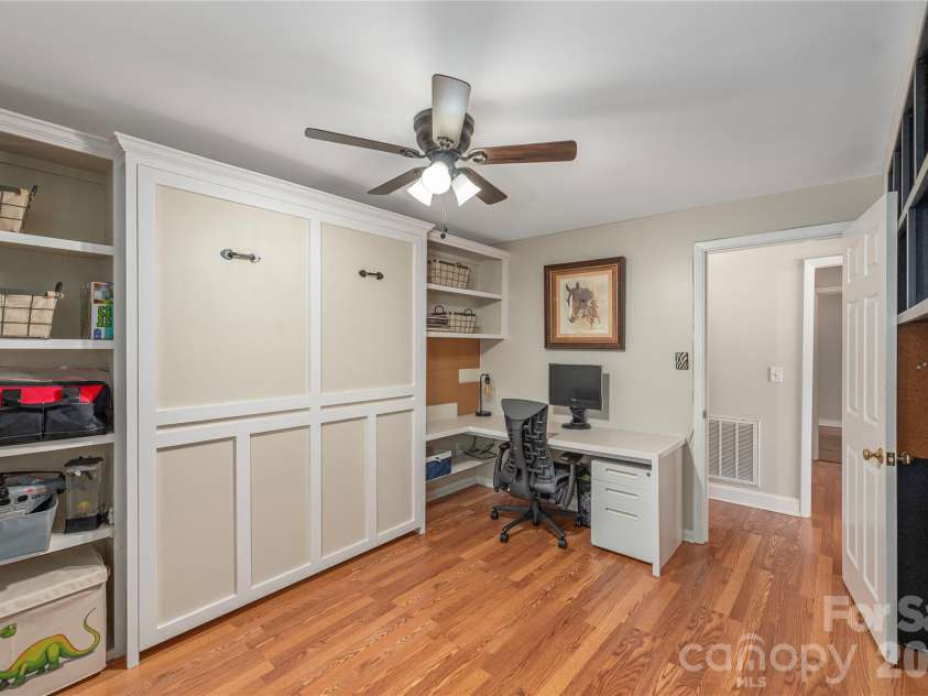 110 Dillingham Circle, Asheville, NC 28805.  MLS# CAR4345645, YatesRealty ID 2950. 