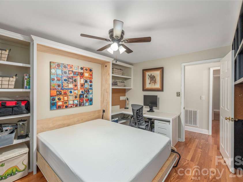 110 Dillingham Circle, Asheville, NC 28805.  MLS# CAR4345645, YatesRealty ID 2950. 